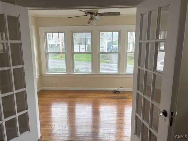 Foto del edificio - 120 Malverne Dr