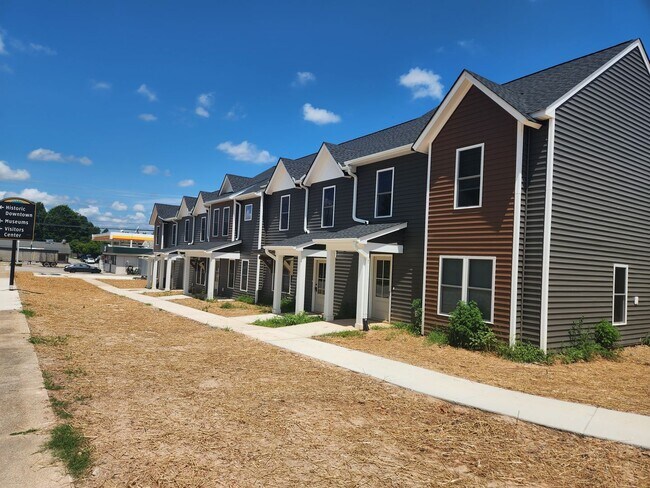 Foto del edificio - Blackstone-New Construction 3 Bed 2.5 Bath Townhouse-Fort Pickett Area