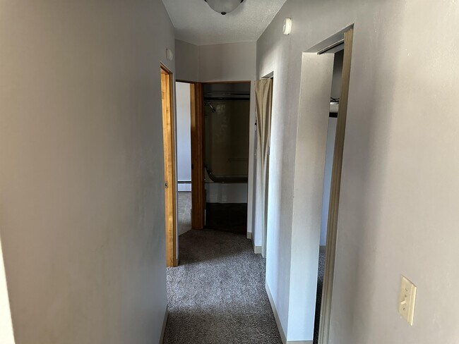 Building Photo - 404 7th St S