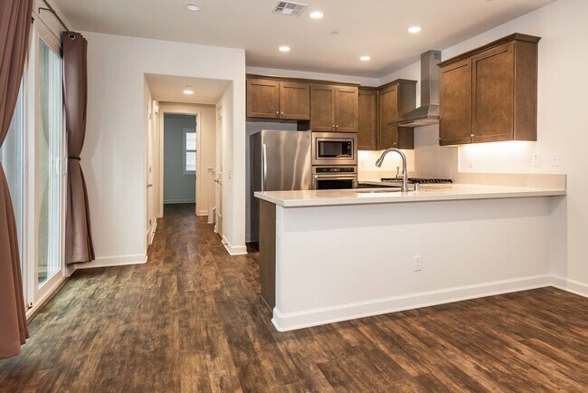 Foto del edificio - Village at Los Carneros 5 bdrm / 3 bth Home w/ 2-Car Garage and AC!