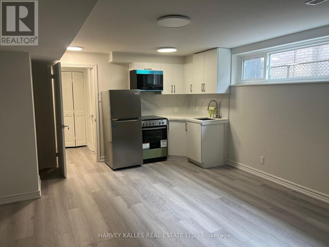 Photo principale - 31-31 Robingrove Rd