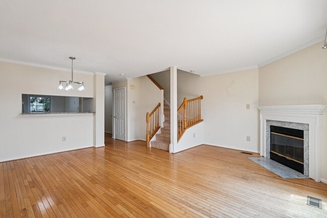 Building Photo - Move-in Ready Townhome in Ashburn Village!