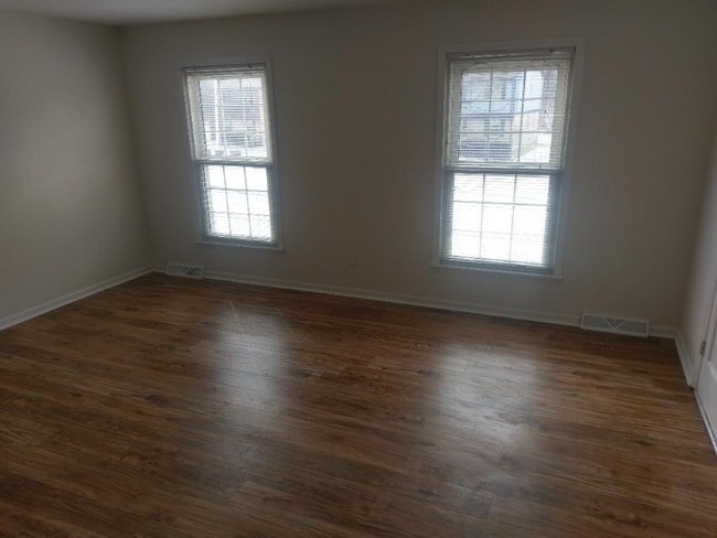 Building Photo - 255 Meadowview Dr