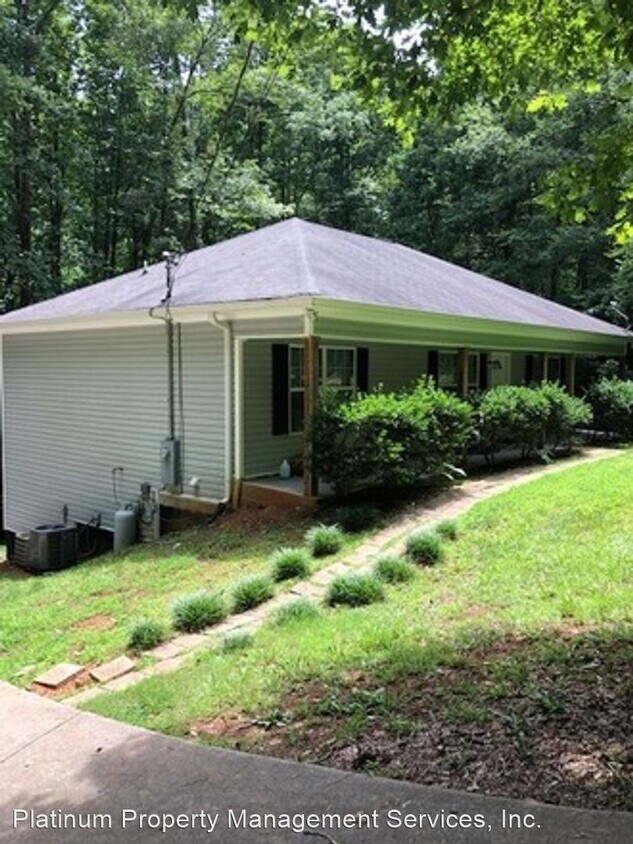 Primary Photo - 6 br, 3 bath House - 220 Price Ln