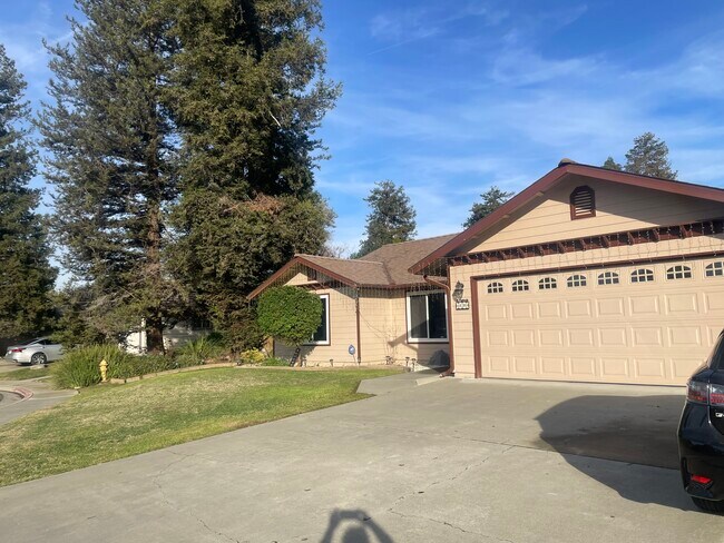 Foto del edificio - 429 Benjamin Ct