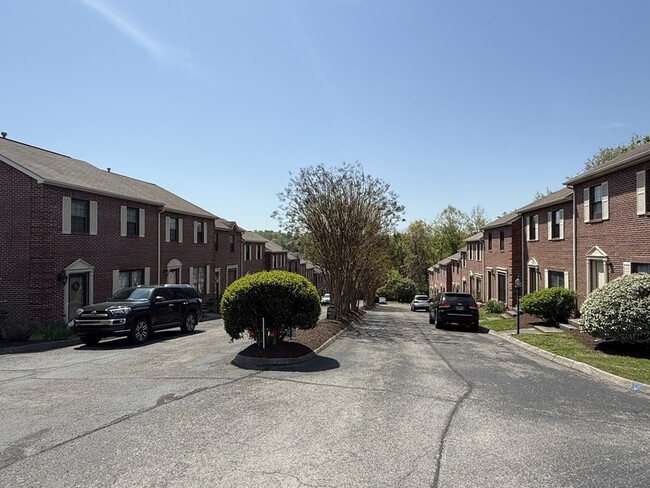 Building Photo - 437 S Gallaher View Rd