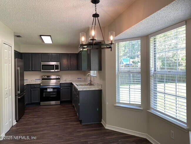 Foto del edificio - 2456 Justin Rd W
