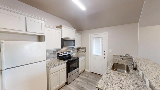 Foto del edificio - 130 Wind Ridge Dr
