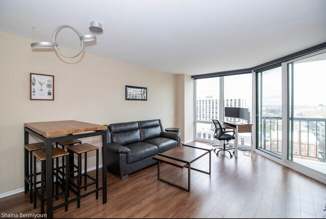 Foto del edificio - 111 W Maple St