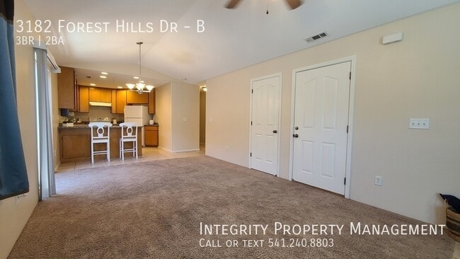 Building Photo - 3182 Forest Hills Dr