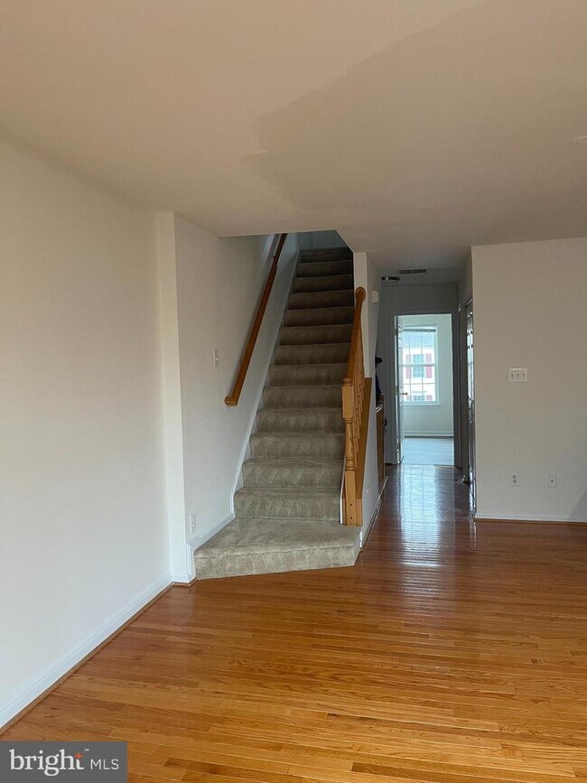 Building Photo - 22150 Trailside Square