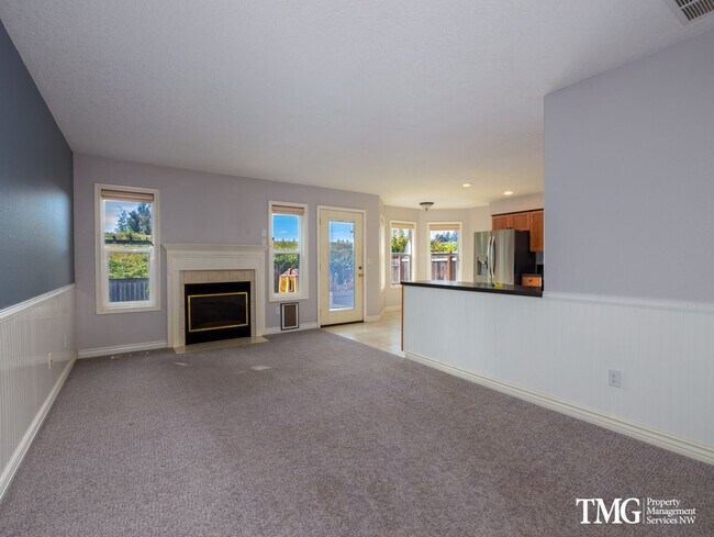 Building Photo - Charming Home Backing to Greenbelt, Near Lacamas Lake and Local Amenities