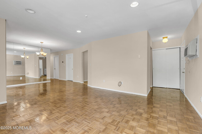 Building Photo - 30 Meadow Green Cir
