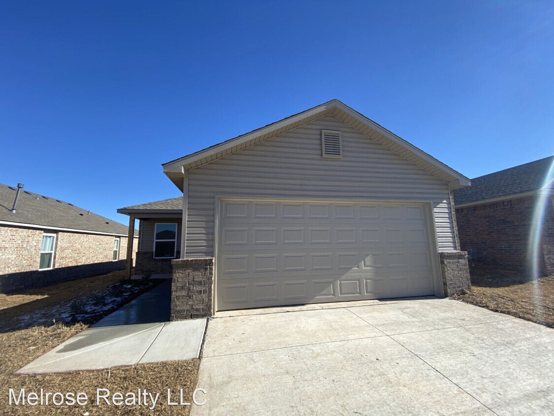 3 br, 2 bath House 9908 Copperhead Road House for Rent in Yukon, OK