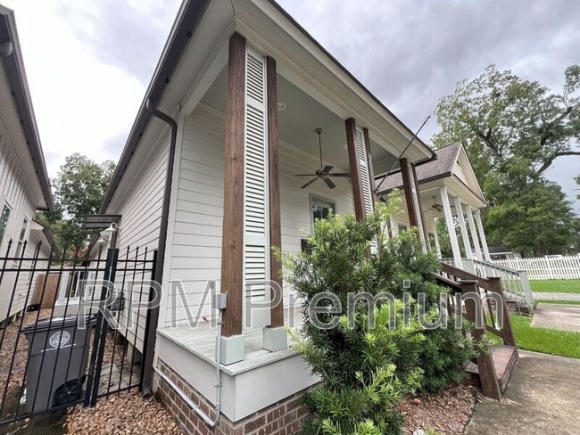 Building Photo - 2353 Orpine Ave