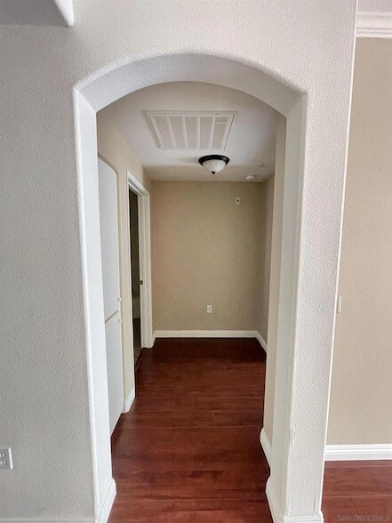 Foto del edificio - 9229 Regents Rd