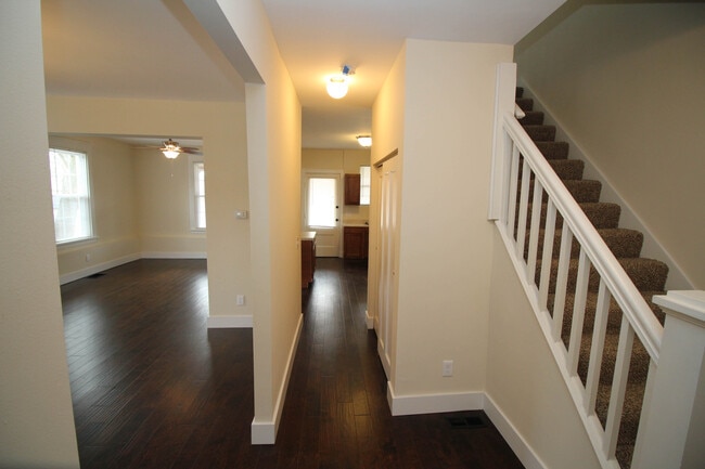 Building Photo - 6817 Britton Ave
