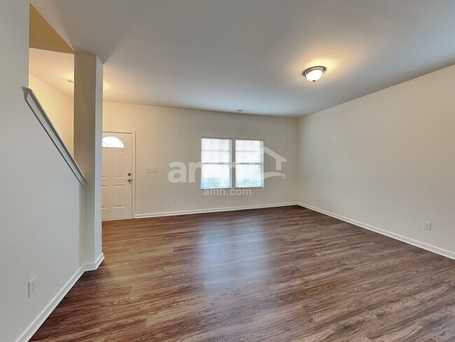 Building Photo - 126 W Cavendish Dr