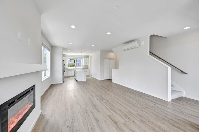 Foto del edificio - 4 Bed 3 Bath Townhouse for Rent!
