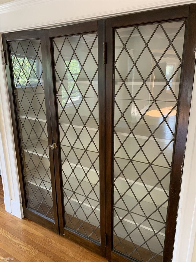 Foto del edificio - 2 br, 1 bath Apartment - 409 Ellsworth Ave