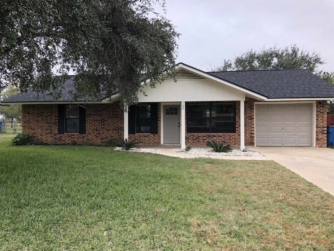 132 Plainview Dr, Poth, TX 78147 House Rental in Poth, TX