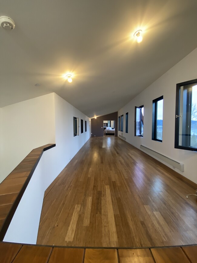 Building Photo - 1104 E Lake Sammamish Pky SE