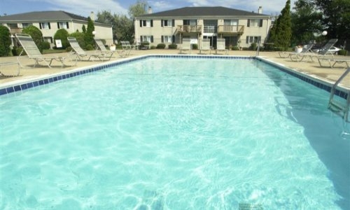 Piscina - Waynewood Apartments