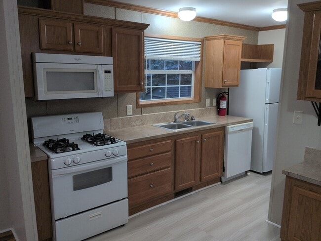 Building Photo - 36 W Road Park