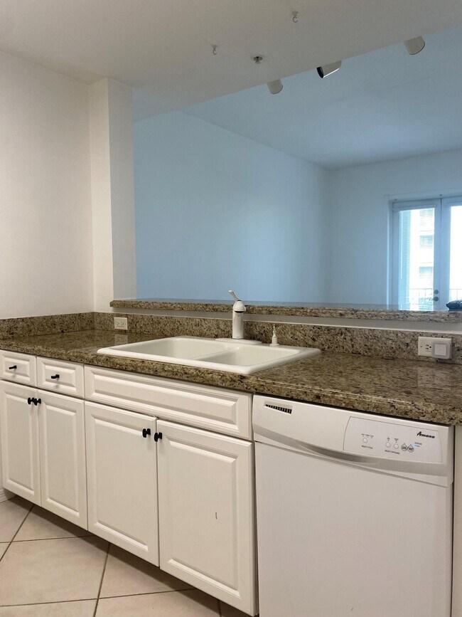 Building Photo - 1209 Main St