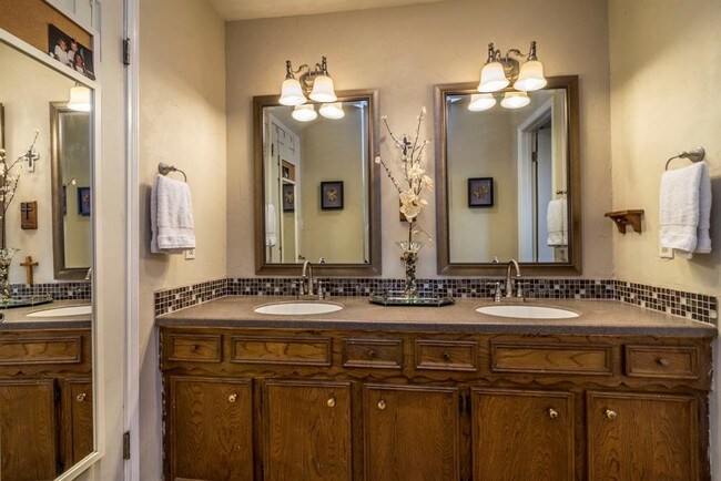 Foto del edificio - 3715 Ledgestone Dr