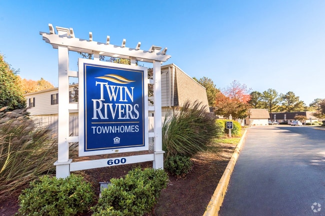Building Photo - Twin Rivers Townhomes
