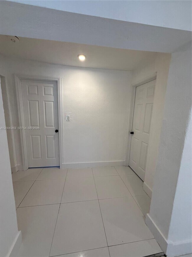 Foto del edificio - 6716 NW 6th Ave