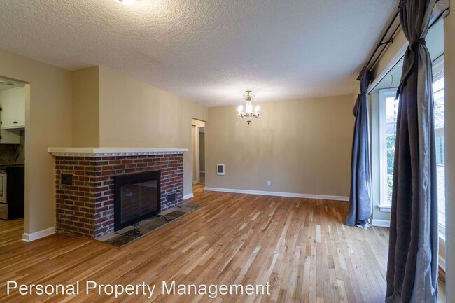 Building Photo - 3 br, 1 bath House - 3709 E Evergreen Blvd