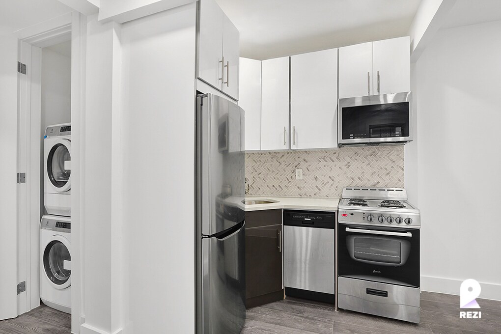 Primary Photo - 476 W 165th St