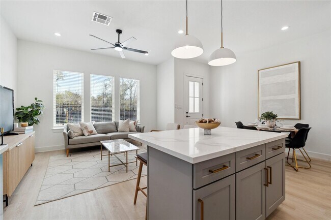 Foto del edificio - 6528 Weston St