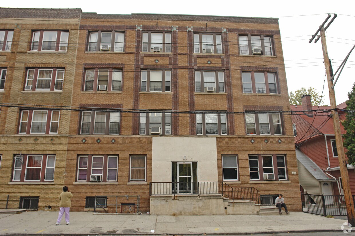 Primary Photo - 185 Valentine Ln