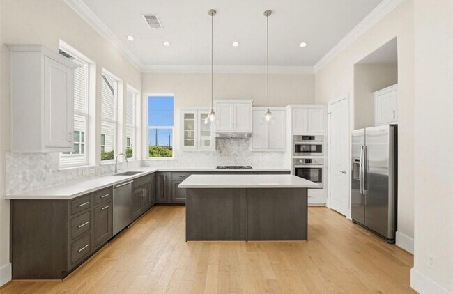 Foto del edificio - 3413 Timbergrove Oaks St