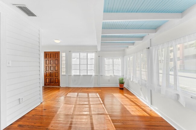 Building Photo - 1804 Tangerine St