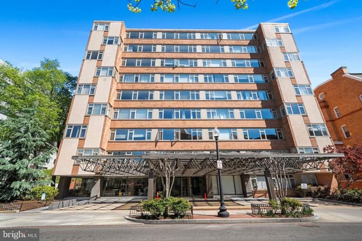 Spacious, Bright 1 Bed 1 Bath condo in prime location and close to Metro - All utilities included - Spacious, Bright 1 Bed 1 Bath condo in prime location and close to Metro - All utilities included