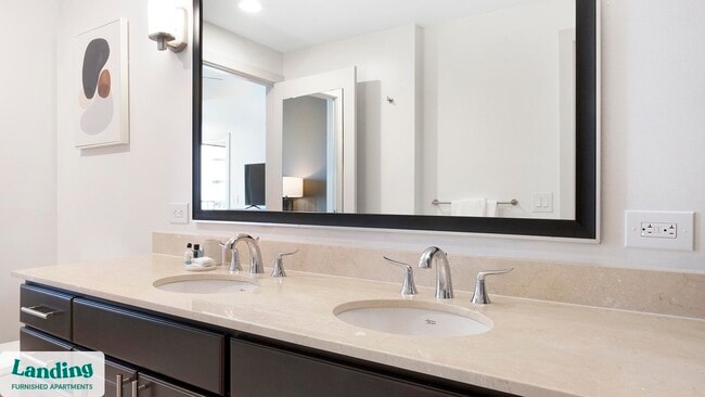 Building Photo - 777 Preston St