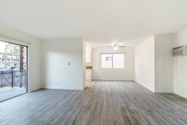 Building Photo - 14677 Rayen St