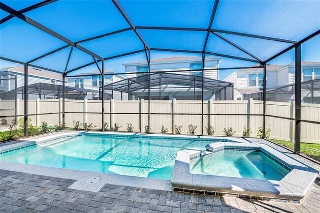 Photo - 2482 Dubai St House