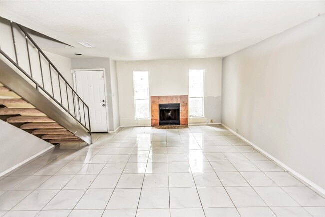 Foto del edificio - 17230 Imperial Valley Dr