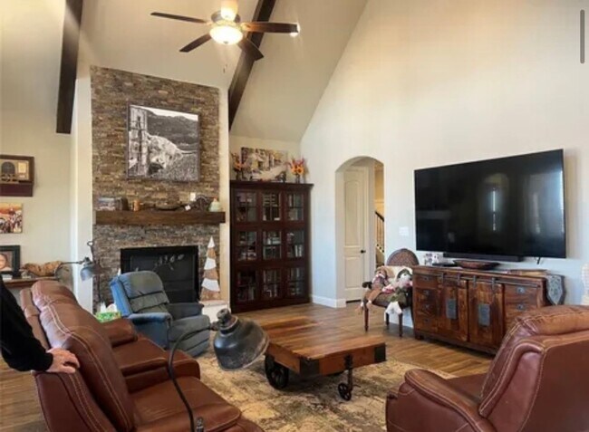 Foto del edificio - 7109 Lake Village Ct