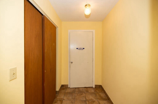 Building Photo - 10 Wrentham Rd