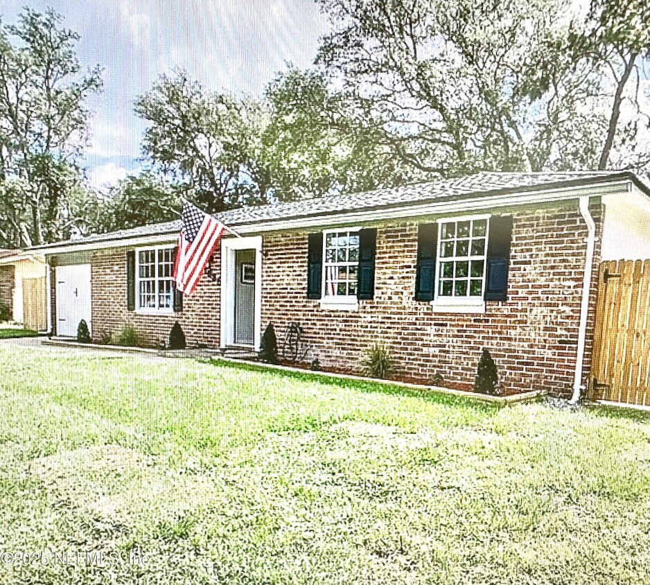 Primary Photo - 11635 W Ride Dr