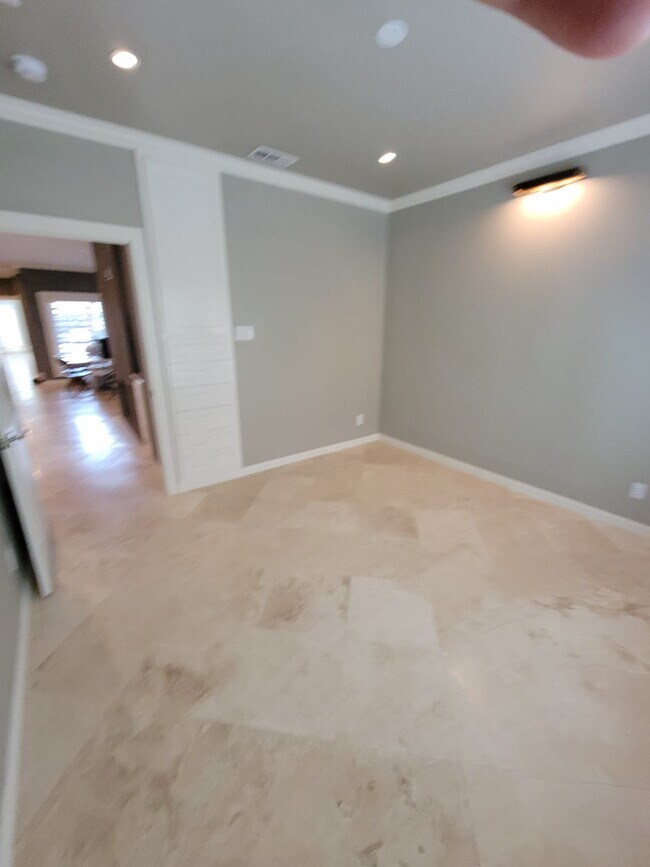 Building Photo - 12660 Hillcrest Rd