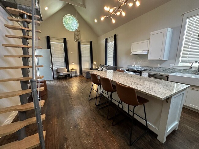 Foto del edificio - 2 bedroom HOUSE on the edge of Baylor's ca...