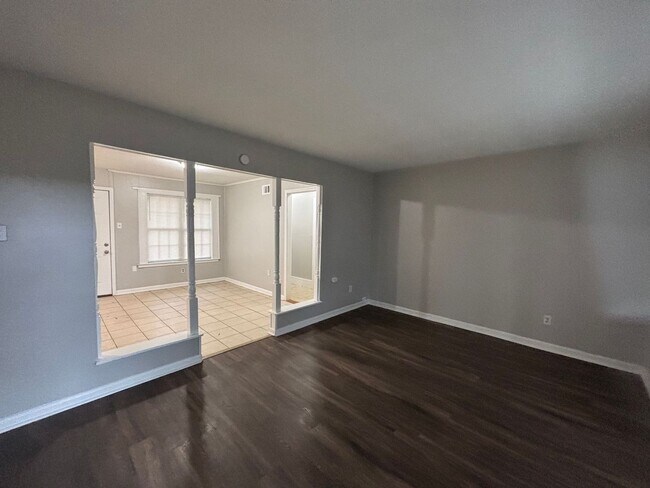 Foto del edificio - 5240 Bitter Creek Dr