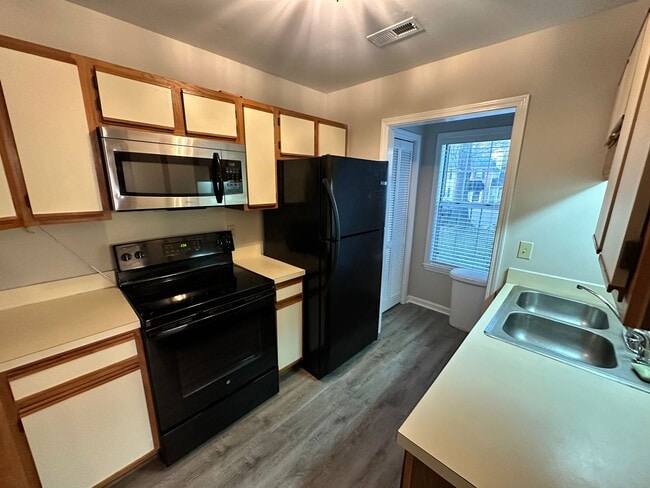Building Photo - Beautiful Bevington Pines Three Bedroom Du...